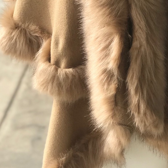 Luxurious Camel Faux Fur Double Layer Cape Coat - Picture 6 of 9